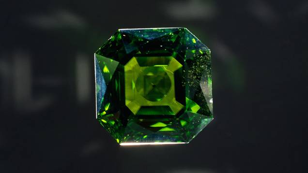 This image of the 146.10ct Peridot in the Natural History Museum clearly shows doubling