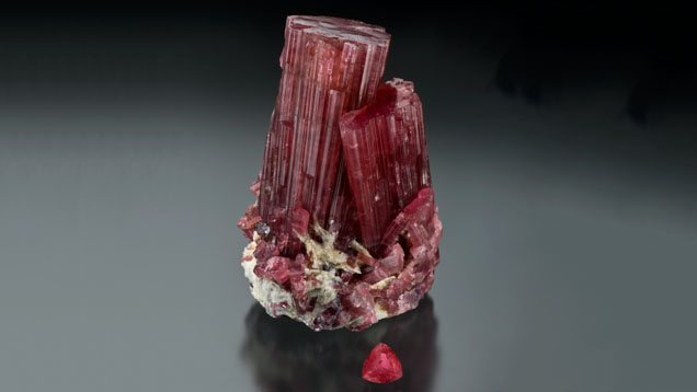 Opal & Tourmaline – October Birthstones & Gemstone of the Month 13 Tourmaline in its rough crystal structure