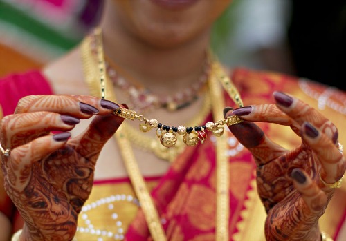 https://www.kuberbox.com/blog/wp-content/uploads/2016/05/Mangalsutra-thaali.jpg