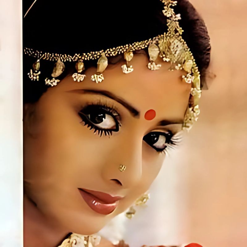sridevi_mookuthi_look