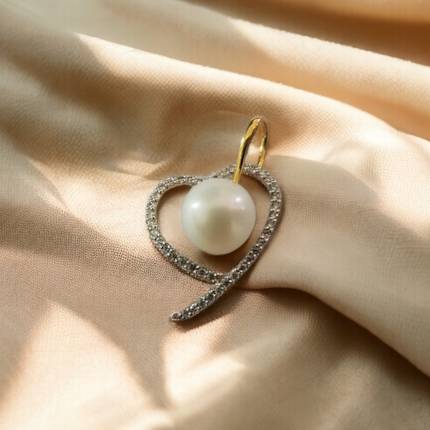 heart pearl pendant